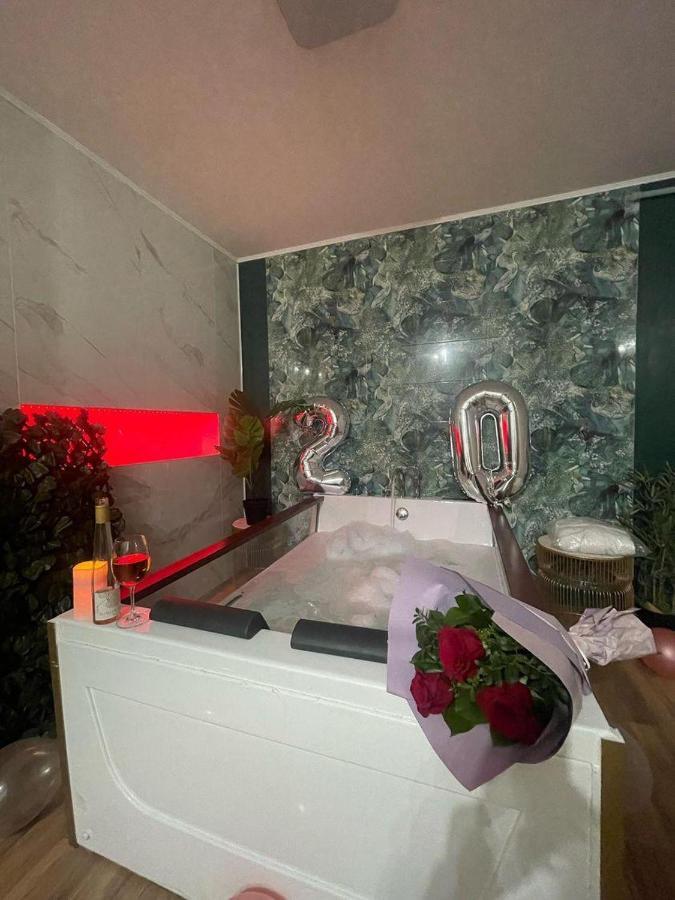 Jacuzzi Apartment Baia Mare Eksteriør bilde